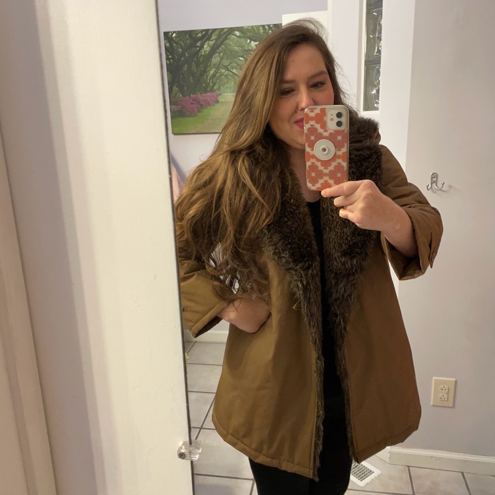 Women's Brown Fur-Trimmed Coat Vintage
London Fog size 10